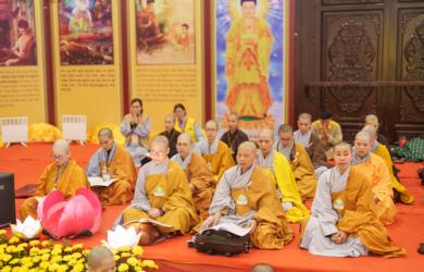 Gần 1.000 tăng ni, Phật tử cả nước dự lễ Phật đản tại Fansipan